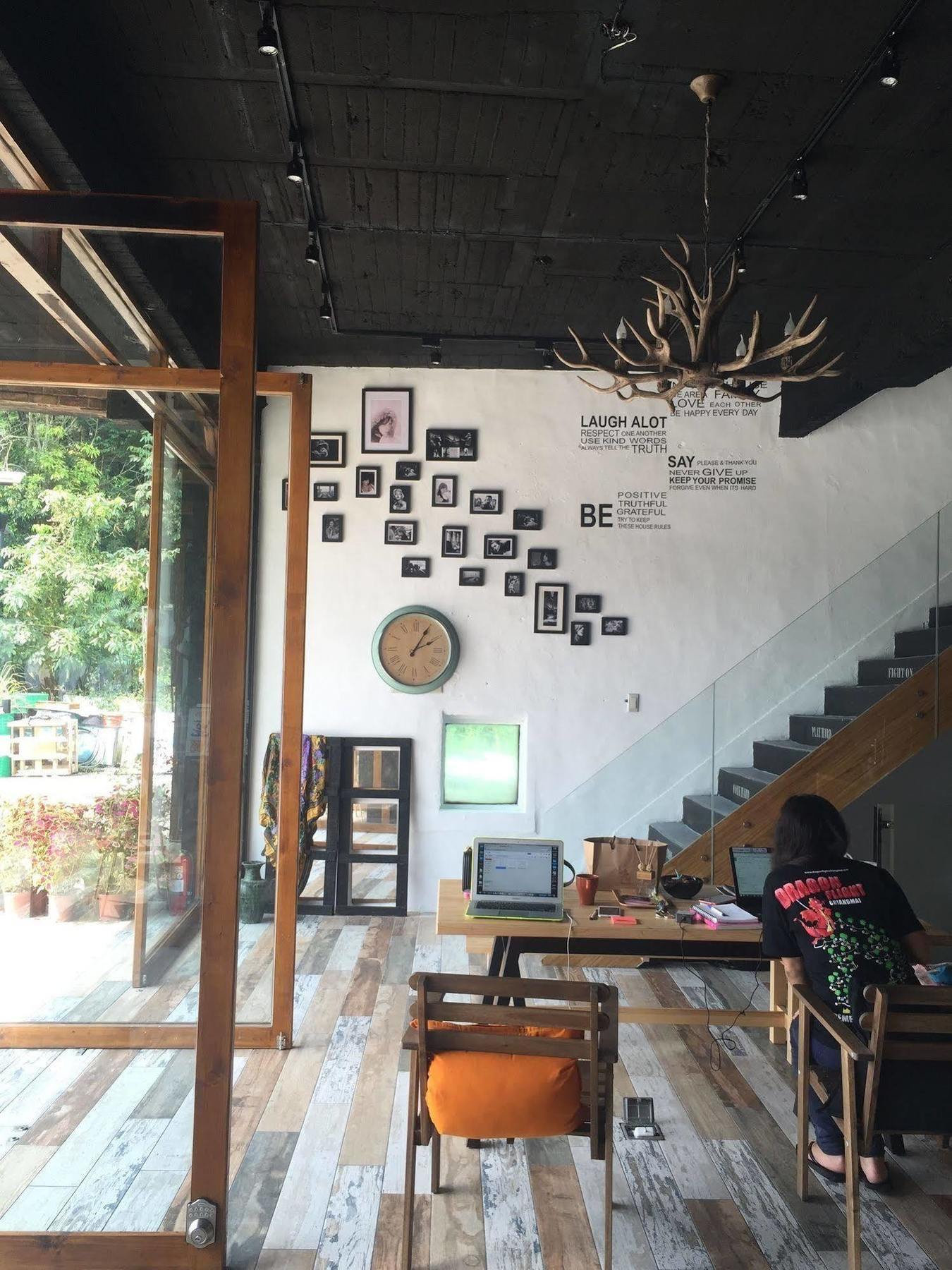 Perbed Hostel-Sun Moon Lake Station Юйчи Экстерьер фото